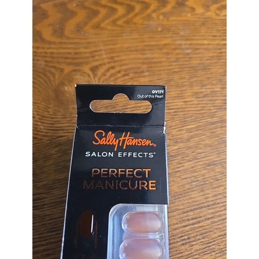 Sally‎ Hansen Perfect Manicure Press On Nails, Oval Shape, Out of this Pearl